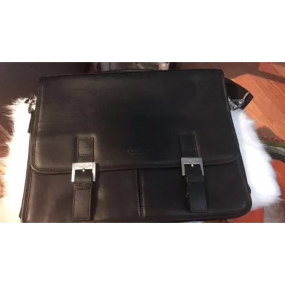 Authentic Kenneth Cole 2 Compartment Messenger Bag